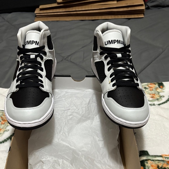 Nike Black and White Men's Sneakers - Picture 1 of 7